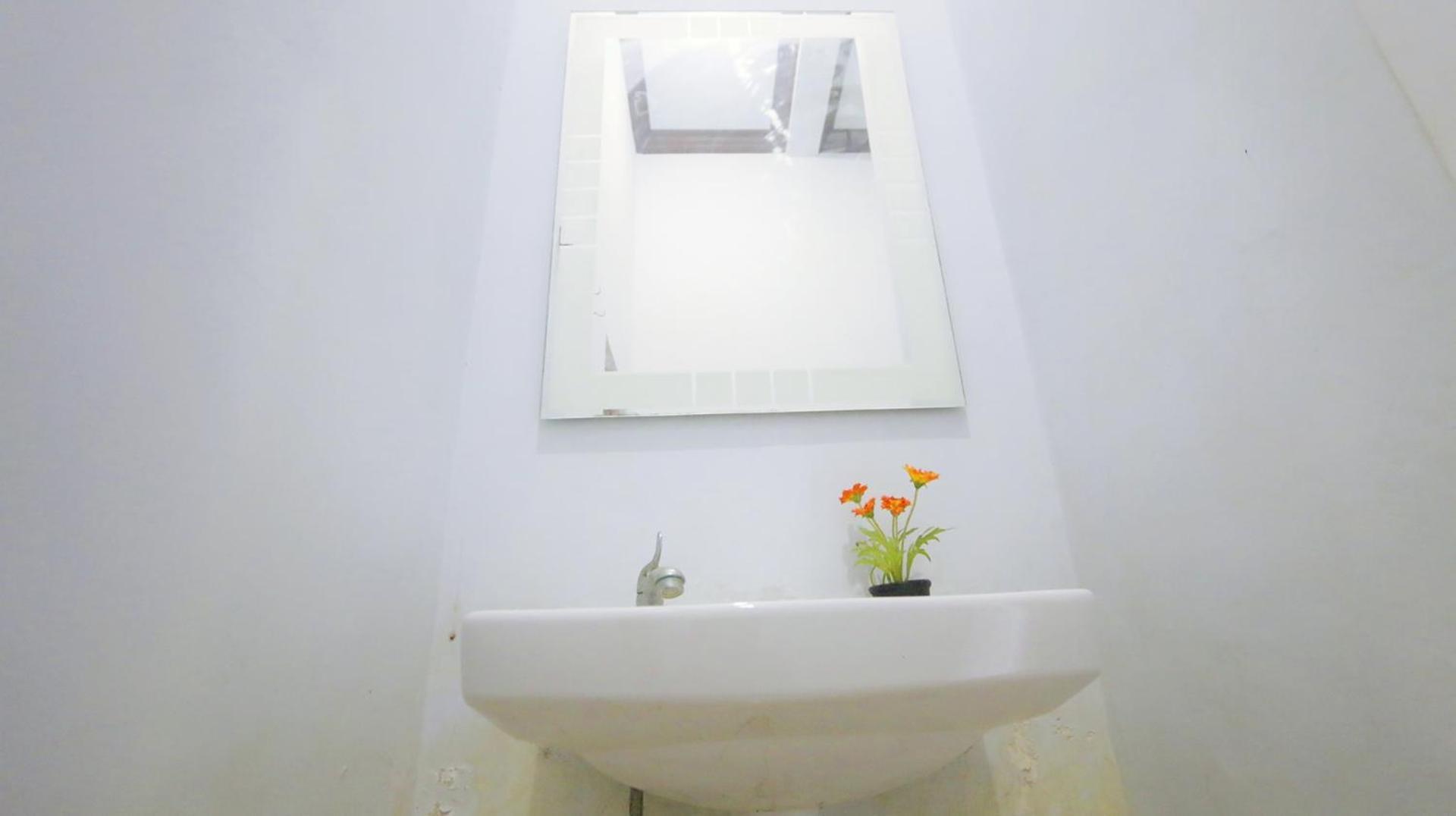 Alista Hotel Bondowoso Szoba fotó